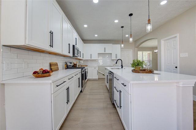 5512 Canyon Bluff Lane, Rosharon, TX 77583