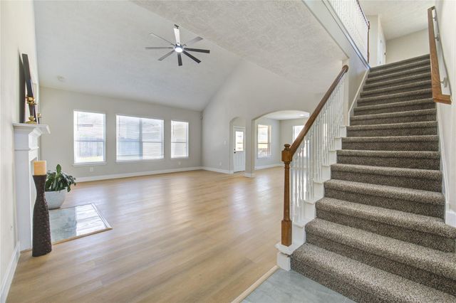 5512 Canyon Bluff Lane, Rosharon, TX 77583