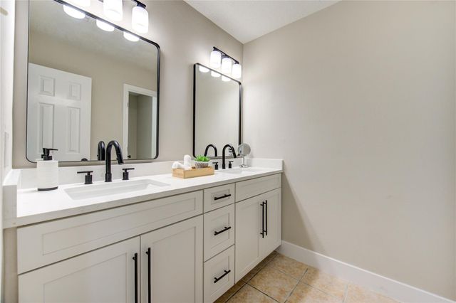 5512 Canyon Bluff Lane, Rosharon, TX 77583