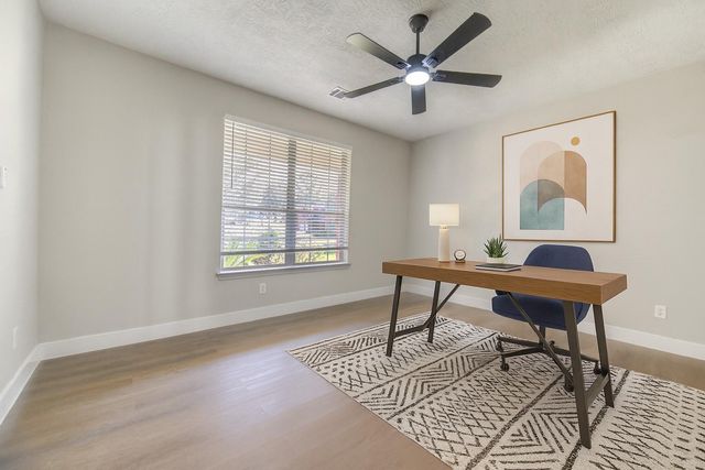 5512 Canyon Bluff Lane, Rosharon, TX 77583