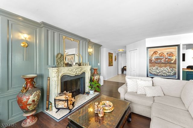 2005 Harmon Cove Tower, Secaucus Town, NJ 07094