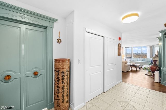 2005 Harmon Cove Tower, Secaucus Town, NJ 07094