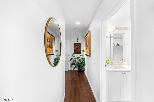 2005 Harmon Cove Tower, Secaucus Town, NJ 07094