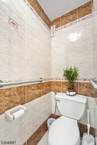 2005 Harmon Cove Tower, Secaucus Town, NJ 07094