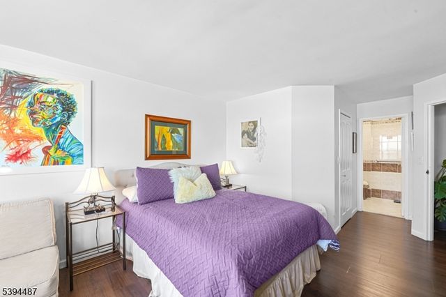 2005 Harmon Cove Tower, Secaucus Town, NJ 07094