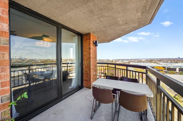 2005 Harmon Cove Tower, Secaucus Town, NJ 07094