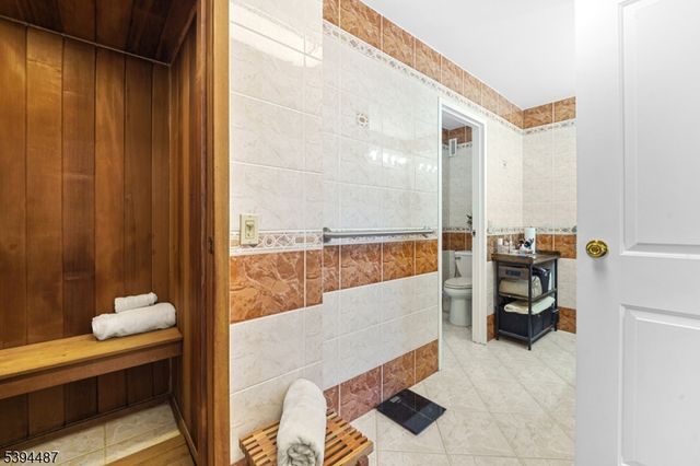 2005 Harmon Cove Tower, Secaucus Town, NJ 07094