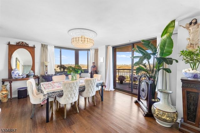 2005 Harmon Cove Tower, Secaucus Town, NJ 07094