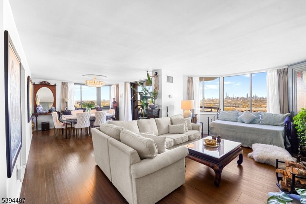 2005 Harmon Cove Tower, Secaucus Town, NJ 07094