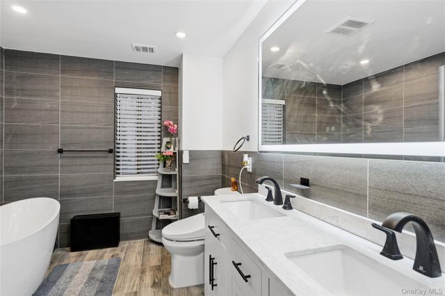 93 Estate Drive, Jericho, NY 11753