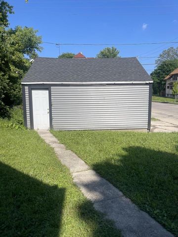 3252 N 17th STREET, Milwaukee, WI 53206