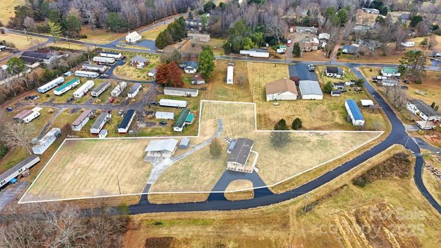 2010 Old Dragstrip Street, Hickory, NC 28601