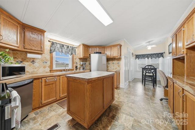 2010 Old Dragstrip Street, Hickory, NC 28601