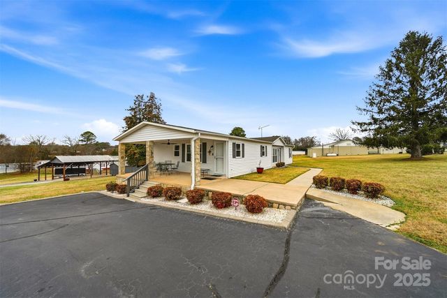 2010 Old Dragstrip Street, Hickory, NC 28601