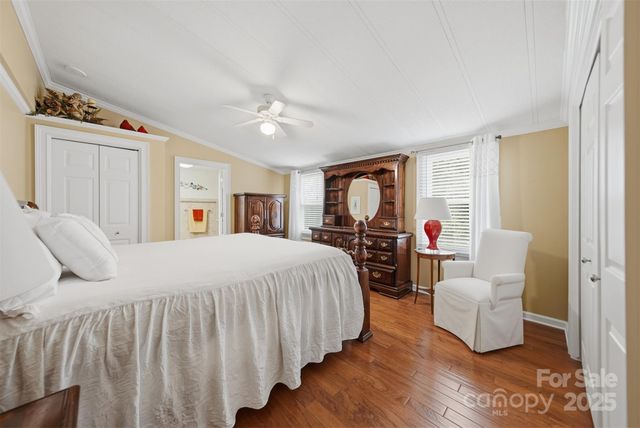 2010 Old Dragstrip Street, Hickory, NC 28601