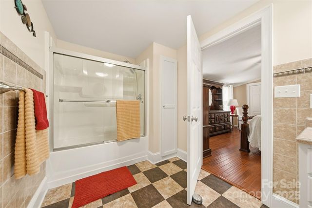 2010 Old Dragstrip Street, Hickory, NC 28601