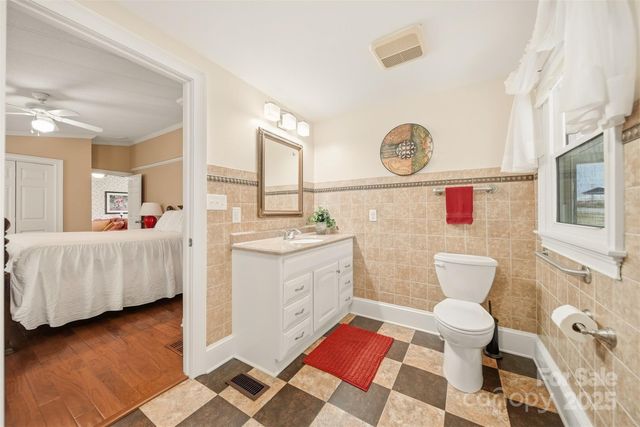 2010 Old Dragstrip Street, Hickory, NC 28601