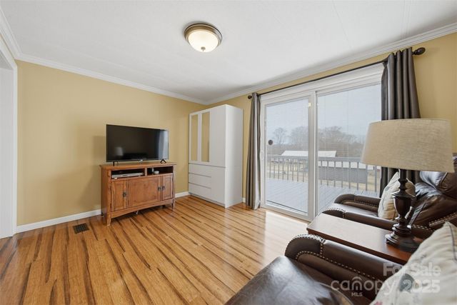 2010 Old Dragstrip Street, Hickory, NC 28601