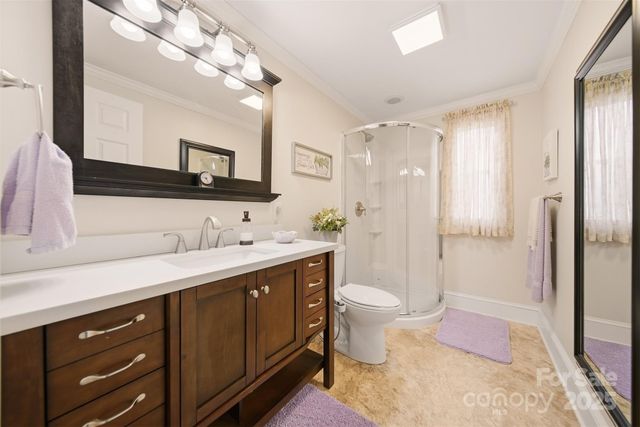 2010 Old Dragstrip Street, Hickory, NC 28601