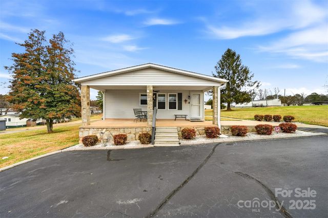 2010 Old Dragstrip Street, Hickory, NC 28601