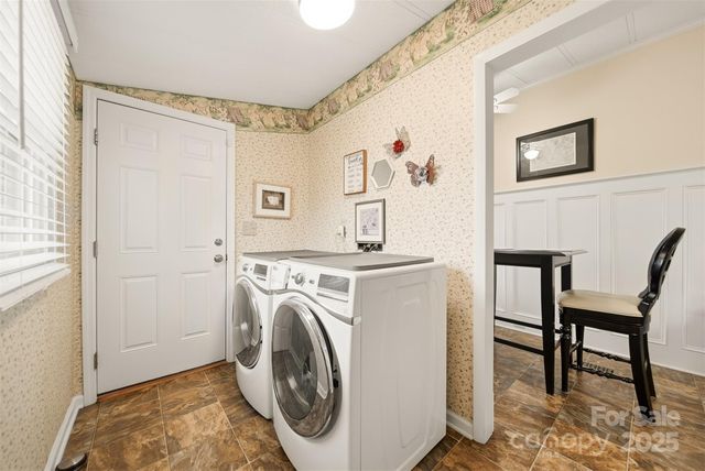 2010 Old Dragstrip Street, Hickory, NC 28601