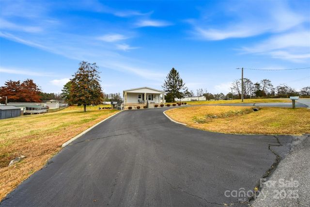 2010 Old Dragstrip Street, Hickory, NC 28601