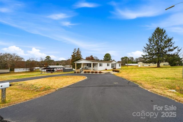2010 Old Dragstrip Street, Hickory, NC 28601