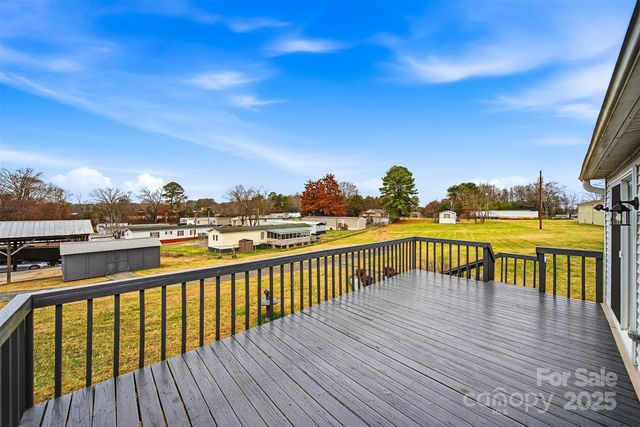 2010 Old Dragstrip Street, Hickory, NC 28601