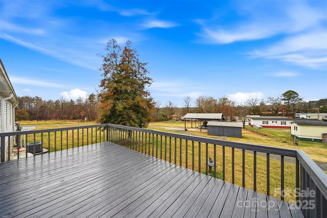 2010 Old Dragstrip Street, Hickory, NC 28601