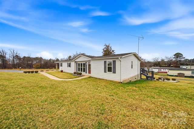 2010 Old Dragstrip Street, Hickory, NC 28601