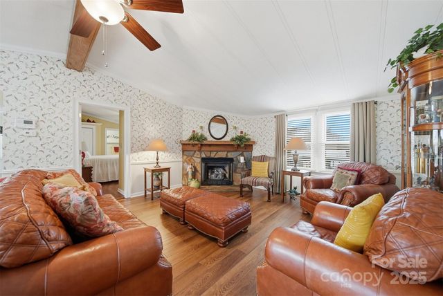 2010 Old Dragstrip Street, Hickory, NC 28601