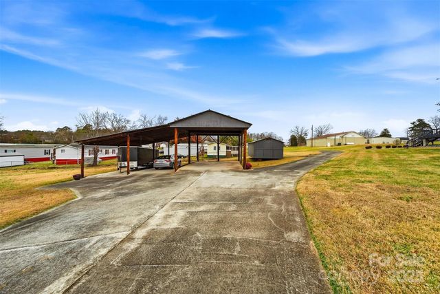 2010 Old Dragstrip Street, Hickory, NC 28601