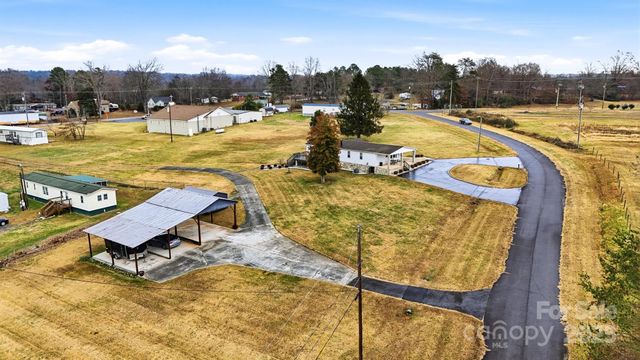 2010 Old Dragstrip Street, Hickory, NC 28601