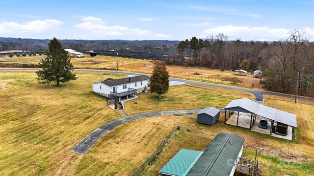 2010 Old Dragstrip Street, Hickory, NC 28601