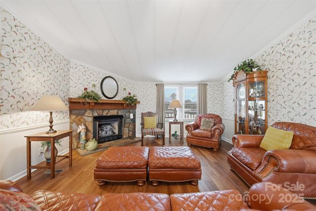 2010 Old Dragstrip Street, Hickory, NC 28601