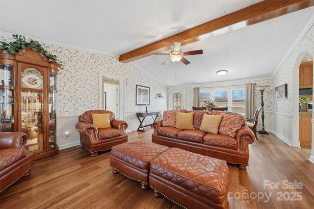 2010 Old Dragstrip Street, Hickory, NC 28601