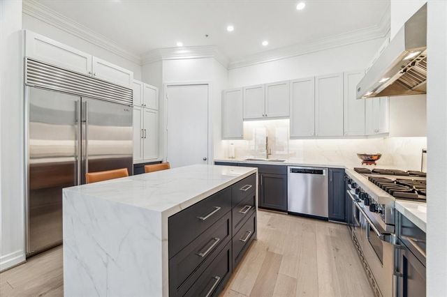 3388 Sage Road 2001, Houston, TX 77056