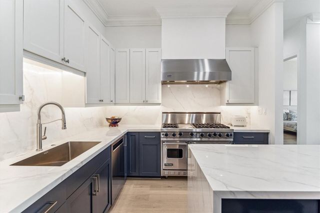 3388 Sage Road 2001, Houston, TX 77056