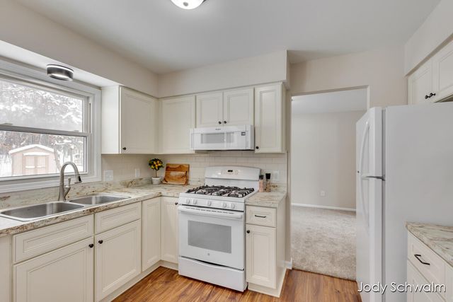 2275 Embro Drive, Grand Rapids, MI 49508