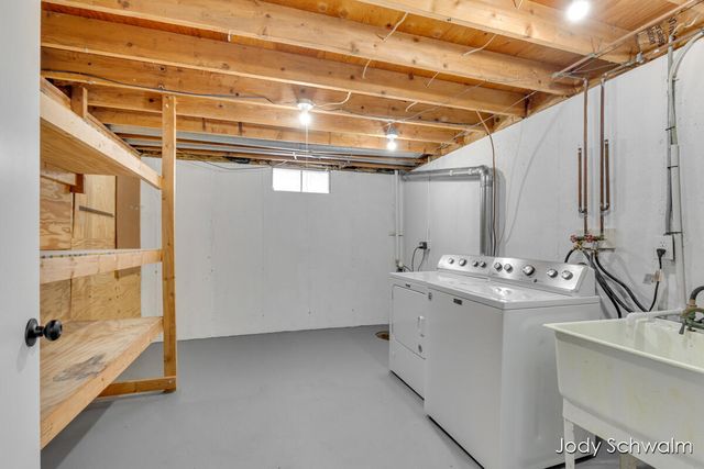 2275 Embro Drive, Grand Rapids, MI 49508