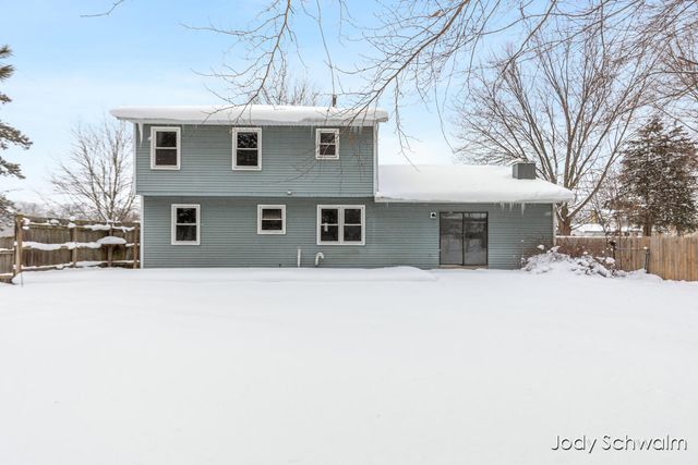 2275 Embro Drive, Grand Rapids, MI 49508