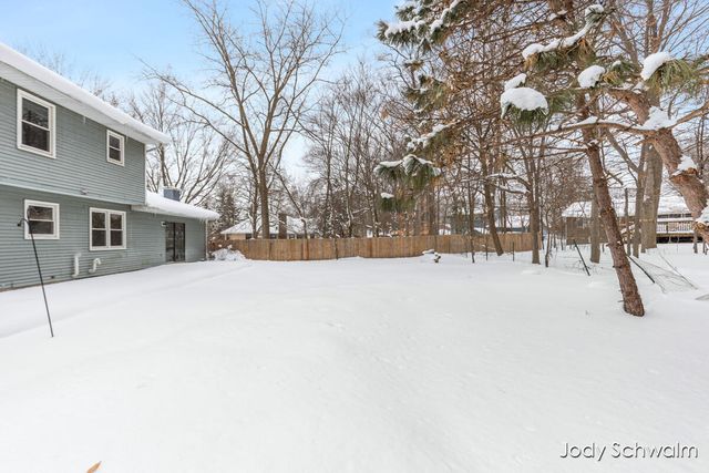 2275 Embro Drive, Grand Rapids, MI 49508