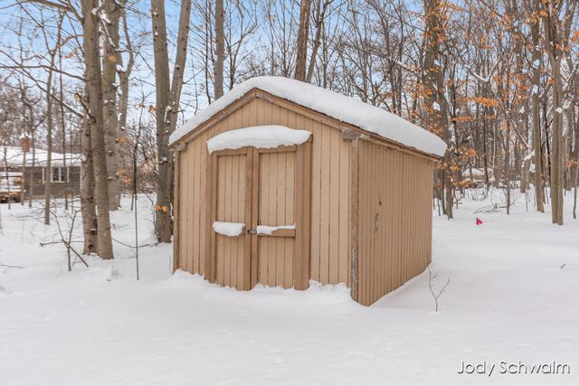 2275 Embro Drive, Grand Rapids, MI 49508