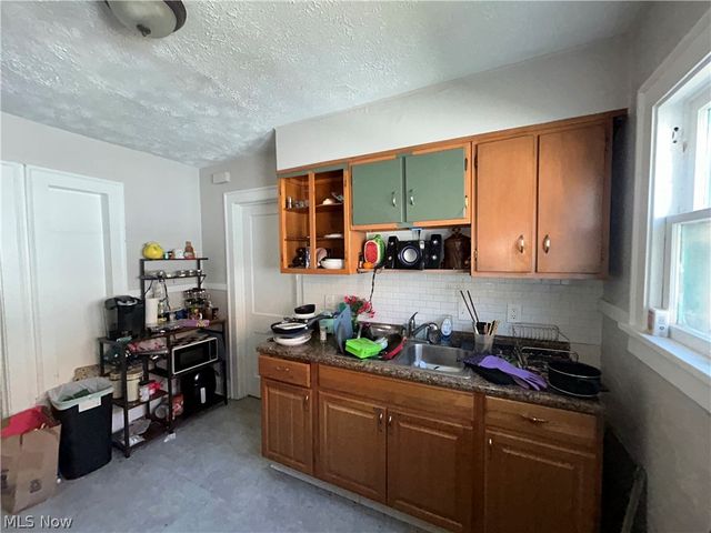 10323 Linnet Avenue, Cleveland, OH 44111