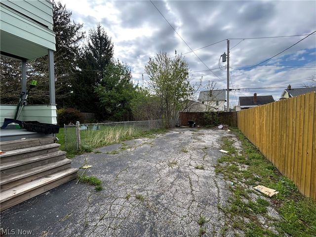10323 Linnet Avenue, Cleveland, OH 44111