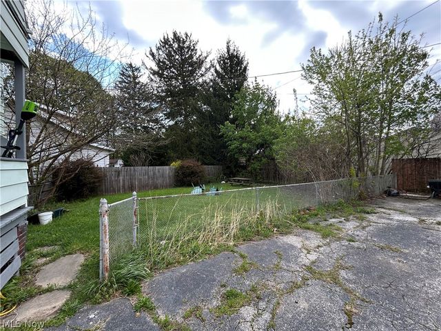 10323 Linnet Avenue, Cleveland, OH 44111