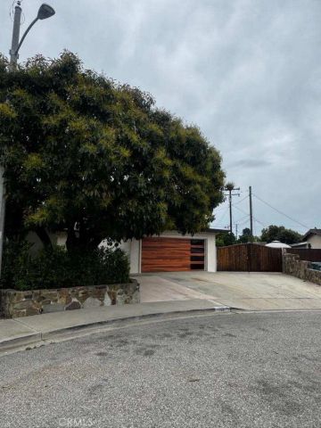 1720 Elsinore Circle, Oxnard, CA 93035