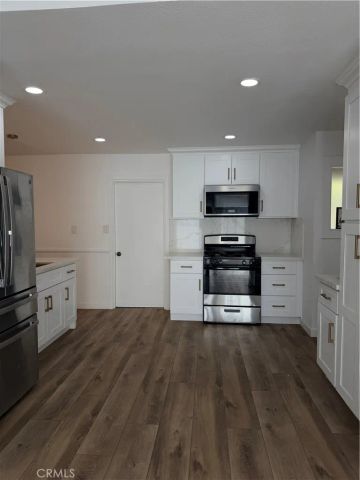 1720 Elsinore Circle, Oxnard, CA 93035