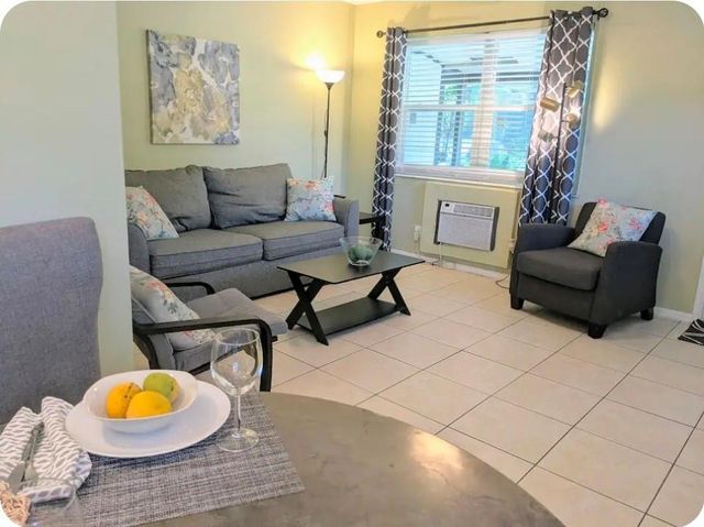 2225 NE 14th Avenue, Fort Lauderdale, FL 33305