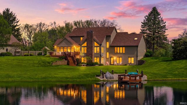 8384 N Roanoke Road, Roanoke, IN 46783